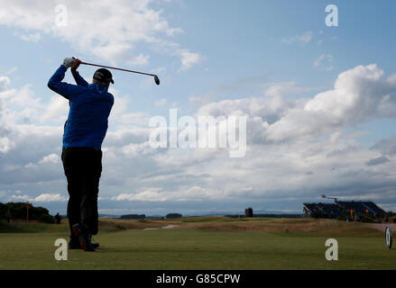 La Scozia Sandy Lyle durante il secondo giorno dell'Open Championship 2015 a St Andrews, Fife. Foto Stock