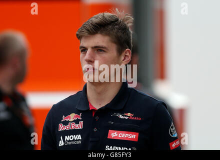 Torro Rosso Max Verstappen durante la giornata di prove libere per il Gran Premio di Gran Bretagna 2015 al circuito di Silverstone, Towcester. Foto Stock