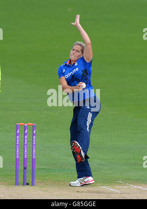 Cricket - Women's Third One Day International - Inghilterra / Australia - New Road. Inghilterra Katherine Brunt Bowls durante il One Day International a New Road, Worcester. Foto Stock