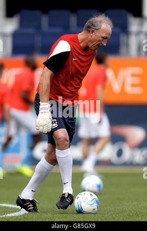 Calcio - Pre Season friendly - Luton Town v Coventry City - Kenilworth Road Stadium. Coventry City portiere allenatore Steve Ogrizovic Foto Stock