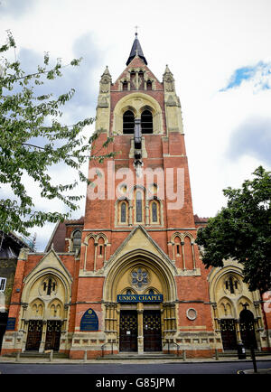 Vista generale della Union Chapel, chiesa attiva, luogo di intrattenimento dal vivo e centro di beneficenza per i senzatetto a Islington, Londra Foto Stock