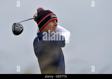 Robert Dinwiddie inglese durante il primo giorno dell'Open Championship 2015 a St Andrews, Fife. Foto Stock