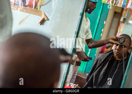 Barber shop in Maramba, township di Livingstone, Zambia Foto Stock