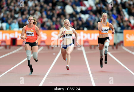 Marlou Van Rhijn vince la T44 di 100m di Laura Sugar e Fleur Jong durante il terzo giorno dei Giochi d'anniversario di Sainsbury allo Stadio del Queen Elizabeth Olympic Park, Londra. Foto Stock