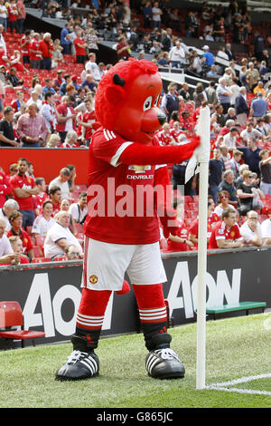 Calcio - Barclays Premier League - Manchester United v Tottenham Hotspur - Old Trafford. Mascotte del Manchester United "Fred the Red" Foto Stock