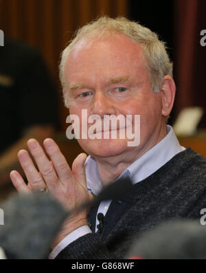 Il vice primo ministro dell'Irlanda del Nord Martin McGuinness durante un dibattito al St Mary's College durante il West Belfast Festival. Foto Stock