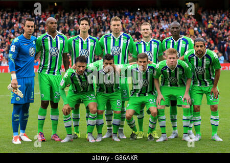 Calcio - 2015 Emirates Cup - Arsenal v VfL Wolfsburg - Emirates Stadium. Il gruppo di Wolfsburg prima del gioco Foto Stock