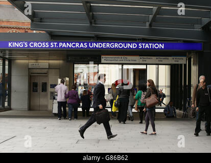 Un ingresso alla stazione della metropolitana di King's Cross, Londra, dopo che un uomo di 63 anni ricevette tagli al corpo e al viso alla stazione della metropolitana di Finsbury Park. Foto Stock