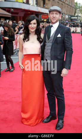 Sarah Solemani e il marito Daniel Ingram frequentano la prima mondiale del Bad Education Movie, tenutasi a Vue West End, Cranbourn Street, Londra. PREMERE ASSOCIAZIONE foto. Data immagine: Giovedì 20 agosto 2015. Il credito fotografico dovrebbe essere: Daniel Leal-Olivas/PA Wire Foto Stock