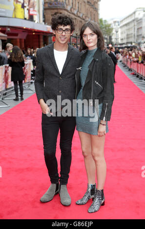 Matt Richardson e Samantha Rollinson hanno partecipato alla Bad Education Movie World Premiere, tenutasi a Vue West End, Cranbourn Street, Londra. PREMERE ASSOCIAZIONE foto. Data foto: Giovedì 20 agosto 2015. Il credito fotografico dovrebbe leggere: Daniel Leal-Olivas/PA Wire Foto Stock