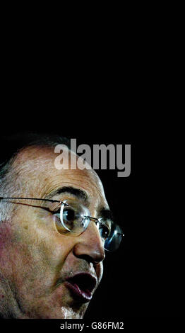 Leader dei conservatori Michael Howard dà il suo rally finale. Foto Stock