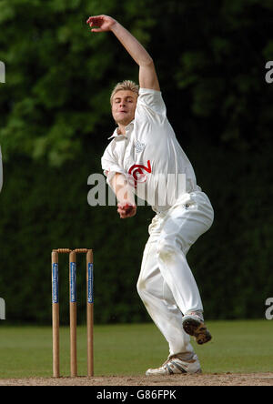 Cricket - Trofeo Cheltenham & Gloucester - primo turno - Bedfordshire / Sussex - Luton. Luke Wright di Sussex Foto Stock