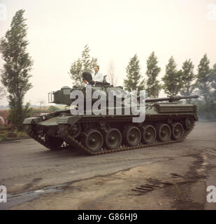 Chieftain, l'ultimo carro armato dell'esercito britannico, che pesa 50 tonnellate e ha una pistola da 120 mm come armamento principale. Foto Stock