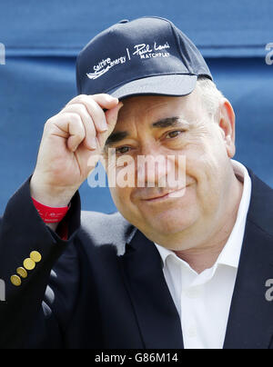 L'ex primo ministro della Scozia Alex Salmond durante il terzo giorno del Saltyre Energy Paul Lawrie Match Play al Murcar Links Golf Club, Aberdeen. Foto Stock