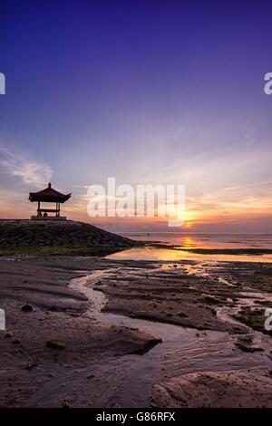 Pagoda in Sanur Beach, Bali, Indonesia Foto Stock