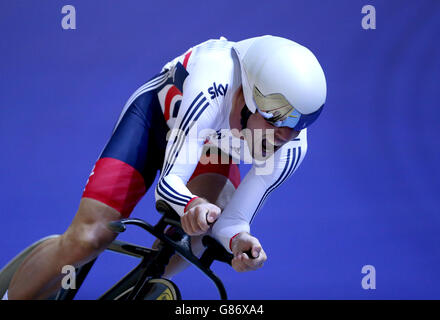 Mark Cavendish del Team Gran Bretagna durante la prova a tempo Omnium maschile il terzo giorno della Revolution Series alla Derby Arena. Foto Stock