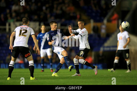 Stephen Gleeson (a sinistra) e Tom Ince (a destra) della contea di Derby in azione durante la partita del campionato Sky Bet a St Andrews, Birmingham. PREMERE ASSOCIAZIONE foto. Data immagine: Venerdì 21 agosto 2015. Scopri la storia del PA DI CALCIO Birmingham. Il credito fotografico dovrebbe essere: Nick Potts/PA Wire. Nessun utilizzo con audio, video, dati, elenchi di apparecchi, logo di club/campionato o servizi "live" non autorizzati. L'uso in-match online è limitato a 45 immagini, senza emulazione video. Nessun utilizzo nelle scommesse, nei giochi o nelle pubblicazioni di singoli club/campionati/giocatori. Foto Stock