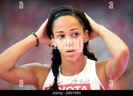 Il Katarina Johnson-Thompson della Gran Bretagna reagisce dopo l'Heptathlon High Jump delle Donne durante il giorno uno dei Campionati del mondo IAAF allo Stadio Nazionale di Pechino, Cina. Foto Stock