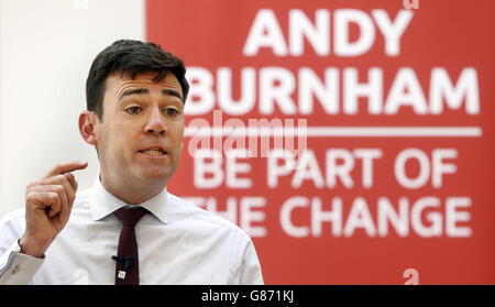 Leader del lavoro speranzoso Andy Burnham durante un evento laburista a Edimburgo, dopo che ha detto che non interferirà nel lavoro scozzese se vince la corsa per il lavoro superiore. Foto Stock