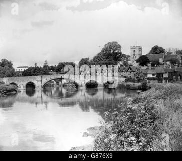 L'antico ponte di pietra sopra il Medway ad Aylesford in Kent. Foto Stock