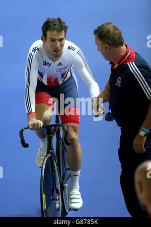 Mark Cavendish del Team Gran Bretagna dopo aver preso parte al giro volante Omnium Men durante il terzo giorno della Revolution Series presso la Derby Arena. Foto Stock