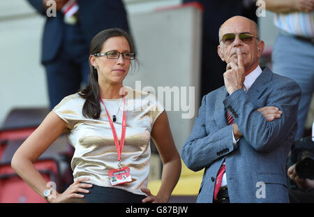 Calcio - Sky Bet Championship - Charlton Athletic / Hull City - The Valley. Charlton Athletic Chief Executive Katrien Meire (a sinistra) con il presidente Richard Murray Foto Stock