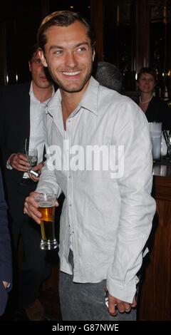 'The Jacket' Private Screening - il cinema Rex a Soho. Attore Jude Law. Foto Stock