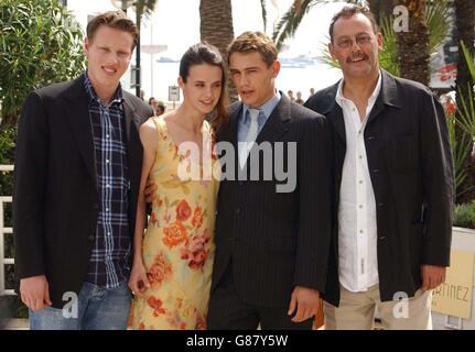 (L-R) David Ellison, Jennifer Decker, James Franco e Jean Reno. Foto Stock