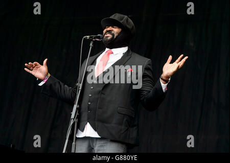 Gregory Porter esegue al Glastonbury festival di musica Foto Stock