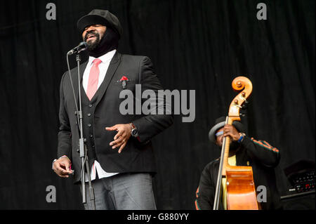 Gregory Porter esegue al Glastonbury festival di musica Foto Stock