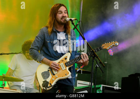 Tame Impala esegue al Glastonbury festival di musica Foto Stock