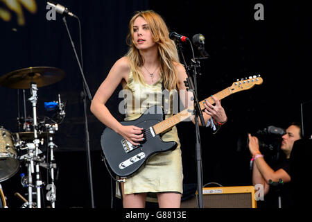 Lupo Alice esibirsi al Glastonbury festival di musica Foto Stock