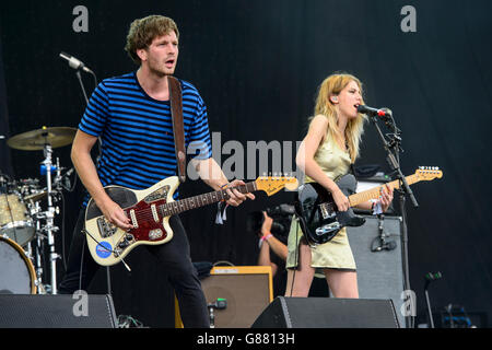 Lupo Alice esibirsi al Glastonbury festival di musica Foto Stock