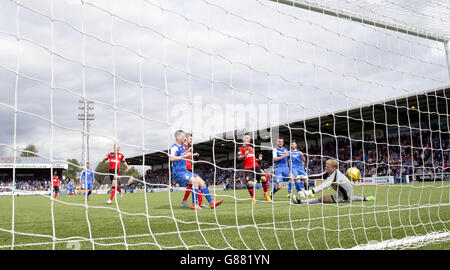 Calcio - Ladbrokes Scottish Championship - Regina del Sud / Rangers - Palmerston Park. La Barrie McKay di Rangers segna il quarto gol durante la partita del Ladbrokes Scottish Championship al Palmerston Park di Dumfries. Foto Stock