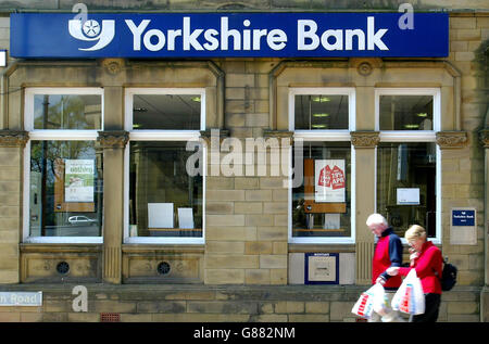 Una filiale della Yorkshire Bank. La National Australia Bank (NAB), proprietaria della Yorkshire Bank e della Clydesdale Bank, ha annunciato la chiusura di 100 filiali nel Regno Unito. Foto Stock