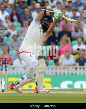 Cricket - Fifth Investec Ashes Test - Inghilterra / Australia - Day Four - The Kia Oval. Moeen Ali bats in Inghilterra durante il quarto giorno del Quinto Investec Ashes Test al Kia Oval, Londra. Foto Stock