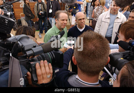 Jeffrey Katzenberg, co-fondatore di SKG Dreamworks, e Nick Park partecipano a una fotocellula per lanciare il loro nuovo Wallace e Gromit, full-length animated movie. Foto Stock