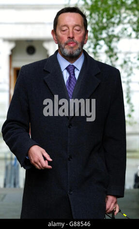 Il nuovo Segretario di Stato britannico per il lavoro e le pensioni David Blunkett arriva per la prima riunione del gabinetto dopo le elezioni. Foto Stock