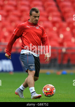 Xherdan Shaqiri in Svizzera durante la sessione di formazione allo stadio di Wembley, Londra. Foto Stock