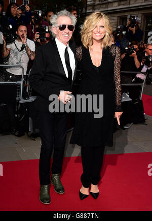 Keith Richards e Patti Hansen hanno partecipato ai 2015 GQ Men of the Year Awards alla Royal Opera House di Londra. PREMERE ASSOCIAZIONE foto. Data immagine: Martedì 8 settembre 2015. Guarda la storia di PA SHOWBIZ GQ. Il credito fotografico dovrebbe essere: Ian West/PA Wire Foto Stock