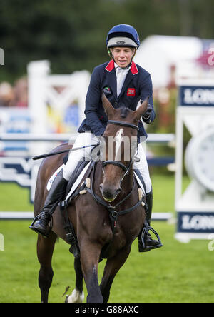 Great Britains Isabelle Taylor su KBIS Briarlands Matilda durante il quarto giorno dei 2015 Longines FEI European Eventing Championships al Blair Castle, Scozia. Foto Stock