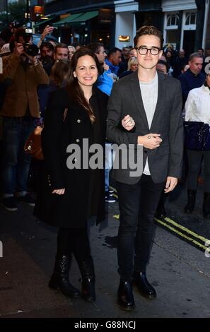 Tom Fletcher e sua moglie Giovanna hanno partecipato alla notte stampa della fotografia 51, che è protagonista Nicole Kidman e Stephen Campbell Moore, al Noel Coward Theatre nel centro di Londra. Foto Stock