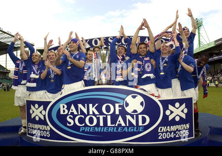 I giocatori dei Rangers festeggiano dopo aver vinto il Trofeo SPL. Foto Stock