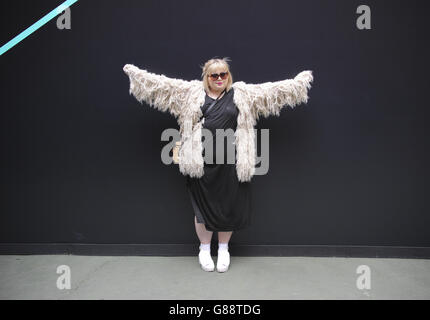 Fashionistas al BFC show space, Brewer Street Car Park, durante la London Fashion Week SS16. Il credito immagine dovrebbe leggere Edward Smith/ PA Showbiz Foto Stock