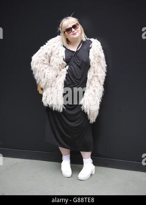 Fashionistas al BFC show space, Brewer Street Car Park, durante la London Fashion Week SS16. Il credito immagine dovrebbe leggere Edward Smith/ PA Showbiz Foto Stock