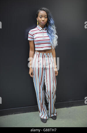 Fashionistas al BFC show space, Brewer Street Car Park, durante la London Fashion Week SS16. Il credito immagine dovrebbe leggere Edward Smith/ PA Showbiz Foto Stock