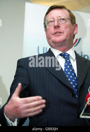 David Trimble - Conferenza stampa - sedi di partito Foto Stock