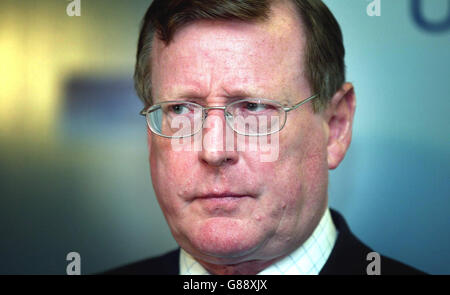 David Trimble - Conferenza stampa - sedi di partito Foto Stock