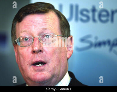 David Trimble - Conferenza stampa - sedi di partito Foto Stock