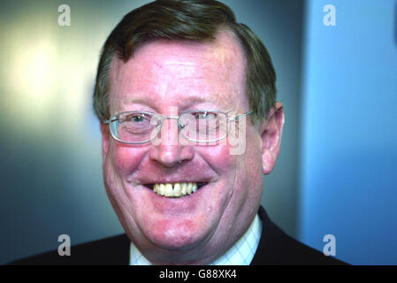 David Trimble - Conferenza stampa - sedi di partito Foto Stock